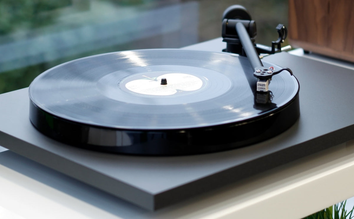 Rega Planar 1 (Matte Black)